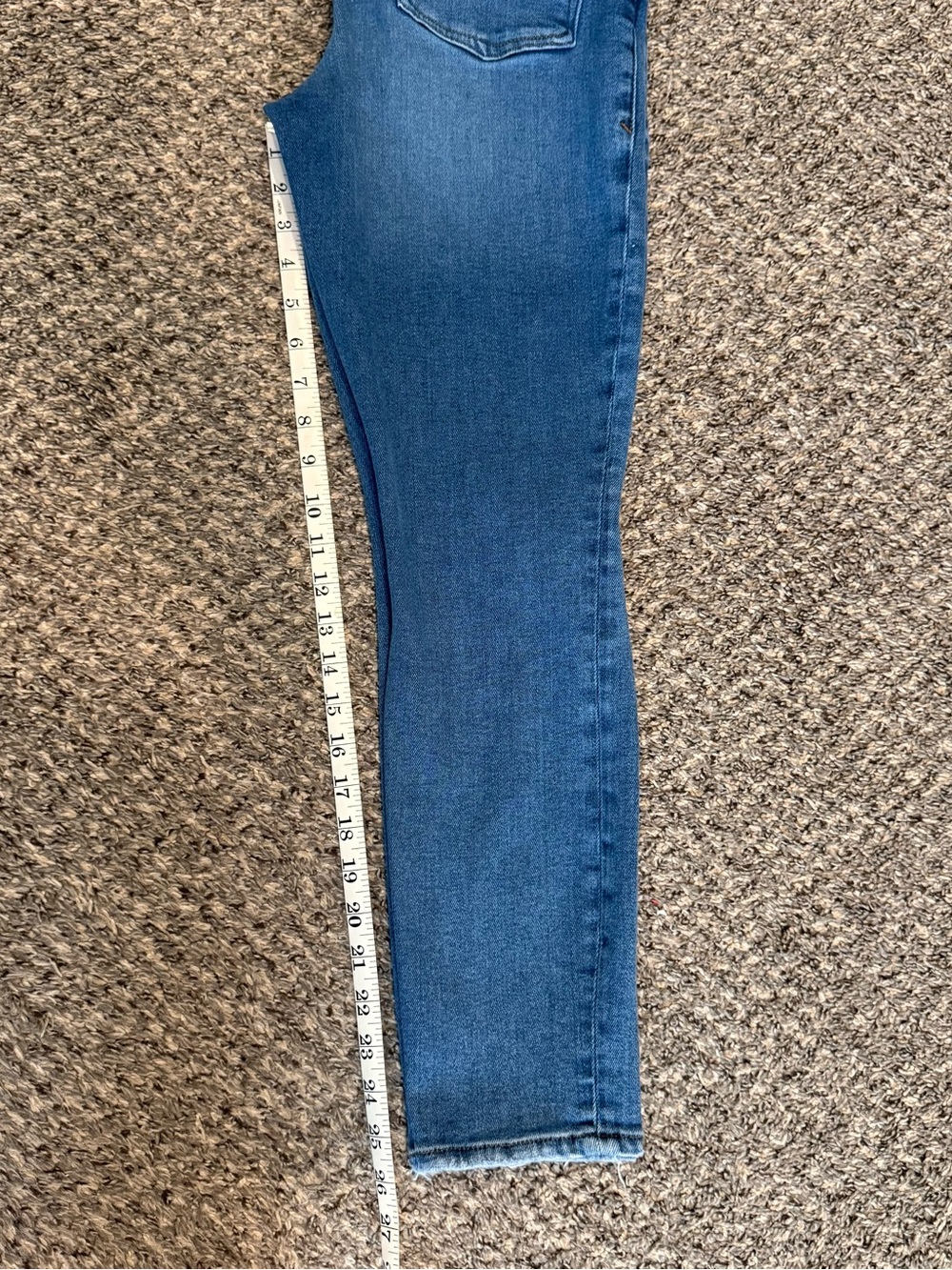 Good American 8/29 Classic Mid-Blue Distressed Women’s Jeans - Picture 7 of 7